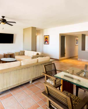 Localizada en el primer piso, esta Suite proporciona a nuestro huésped todo el espacio y comodidad de una gran habitación.