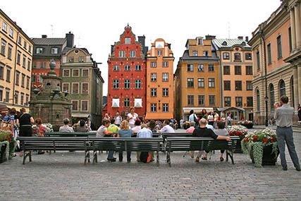 Día 8 Estocolmo Estocolmo: Scandic Park 4* (o similar) Recorreremos la ciudad vieja, Gamla Stan, donde se fundó Estocolmo en 1252.