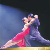 4 Fiestas de fin de año... Show de tango Nuestro show de tango es ejecutado por músicos y bailarines profesionales del circuito bogotano.