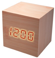 WSL Reloj de pared rectangular metálico. UOliza una batería AA no incluída. $83.