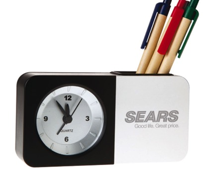 WDV Reloj de escritorio mulofuncio-nal con lapicera, alarma e índice de temperatura. Baterías AAA no incluidas.