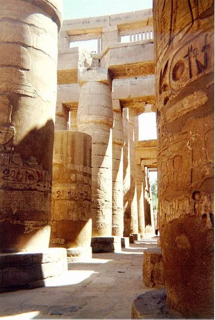 EJERCICIO 4 La morada de los dioses. Templo egipcio. Deben señalarse las distintas partes de un templo egipcio, concretándose cuál era la función de cada una.