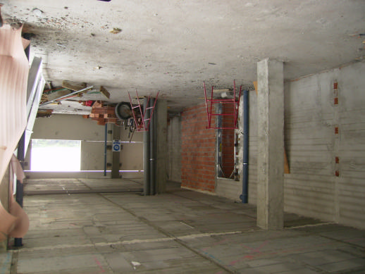 A continuación se presenta alguna fotografía obtenida de las condiciones de partida: Detalle de la parte inferior del techo de los recintos.