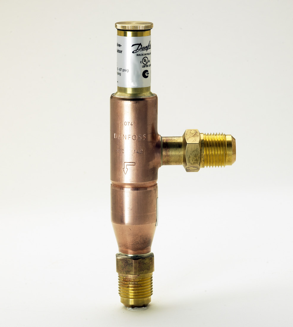 Folleto técnico Regulador by-pass de gas caliente KVC El regulador de capacidad KVC se emplea para adaptar la capacidad del compresor a la carga real del evaporador.