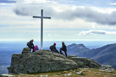 1 El monte Abantos y la cruz de Rubens GUÍA PRÁCTICA Tiempo: 1 h 30 min (solo ida). Dificultad: Media. Desnivel: 229 m.