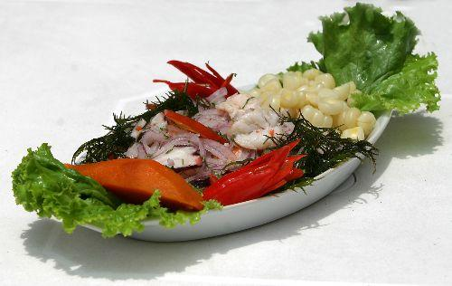 Gastronomía Tailandesa El ingrediente principal en la cocina tailandesa es el arroz, que puede ser en sopas, frito o simplemente cocido blanco.