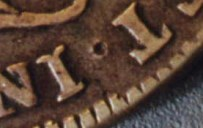 11 Se puede apreciar en la foto de la derecha, en la parte inferior de la orla un punto entre ET y IND ;moneda huésped de plata, Potosí, 1775.