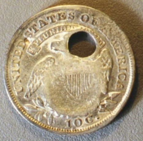 8 No se puede determinar la moneda huésped Moneda huésped de plata, KM-47, Bolivia, 1770, 1 real. En esta fotografía no pude encontrar el punto.