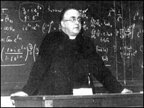 G. Lemaitre redescubre las soluciones dinámicas de la Relatividad General (RG) de Einstein Lemaitre 1927 Hypotesis del Atomo Primario.