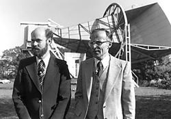2.-La Radiación Cósmica de Fondo: La confirmación del Big Bang Arno Penzias y Robert Wilson Predicción (1948-50 ): La predicción teórica de esta radiación fue realizada por el físico ruso George