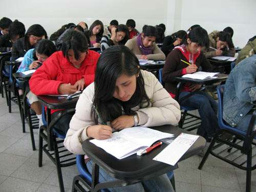 La incorporación de la dimensión ambiental en las universidades del Cusco, replantea e interroga la estructura tradicional, académica y administrativa en este nivel de enseñanza, donde existe una