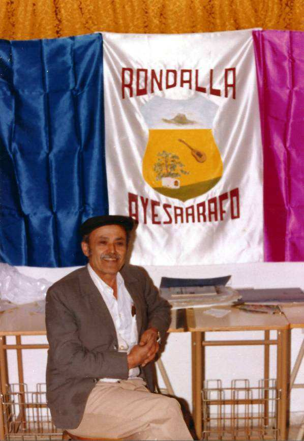 Pero en junio de 1995 la Rondalla Ayesa se escindió, dando lugar a la Rondalla Lírica Ayesa, que continuó bajo la batuta de don Antonio Curbelo hasta 1998, y la Rondalla Folclórica Ayesa, que pasó a