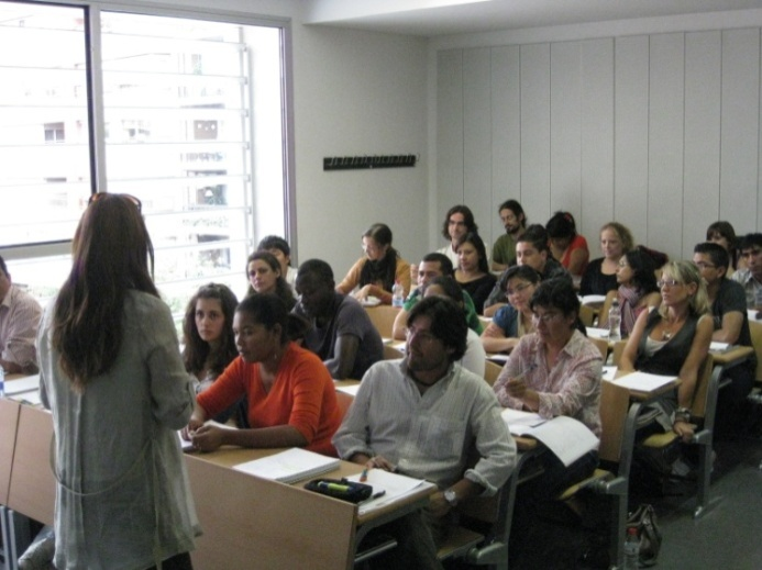 Características de los estudiantes -En torno al 60% son estudiantes internacionales: aproximadamente el 40% son estudiantes iberoamericanos de nacionalidades distintas y en torno a un 20% de