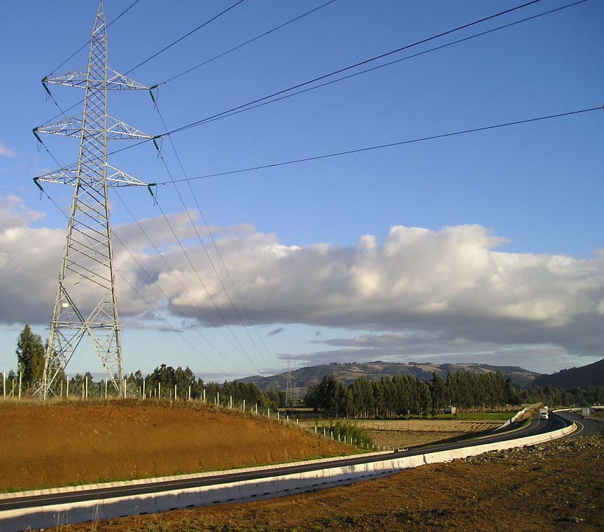 Rol del Sistema de Transmisión Al igual que las carreteras, el sistema de transmisión es parte de la infraestructura básica que el país requiere para interconectar productores y consumidores, creando