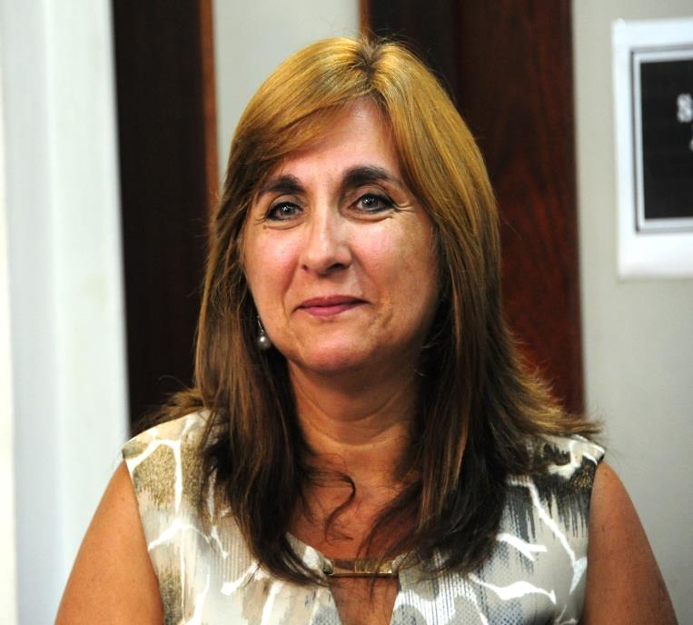 Sobre el conferencista Contadora Pública graduada en la Facultad de Ciencias Económicas y de Administración de la Universidad de la República Oriental del Uruguay.