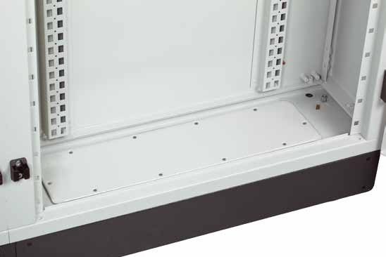 características armario desmontable ip40 Fondo totalmente abierto con dos perfiles verticales para la fijación de los raíles DIN Altura total del armario incluido el zócalo 1.810 ó 2.