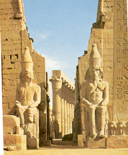 Planta y alzado del Templo de Karnak Avenida de las