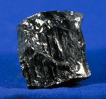 Producción energética: Carbón: El carbón es una roca sedimentaria combustible con más del 50% en peso y más del 70% en volumen de materia carbonosa, formada por compactación y maduración de restos