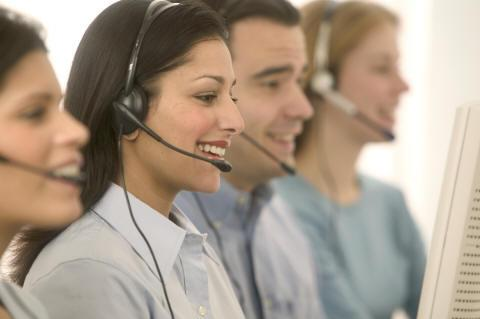 El Telemercadeo: Consiste en hablar por teléfono ya sea con la persona que conteste o con