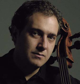 Asier Polo > violonchelo Nacido en Bilbao, Asier Polo realizó sus estudios musicales con los maestros E. Pascu, M. Kliegel e I. Moniguetti.