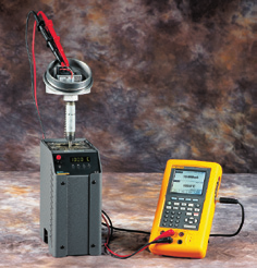Hornos secos de calibración y para trabajo en campo Los hornos secos de calibración de Fluke Calibration se conectan directamente al Fluke 754, con lo que se consigue una calibración totalmente