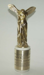 I V EL PREMIO LASKER En 1951, el Premio Lasker fue conferido a Alcohólicos Anónimos.