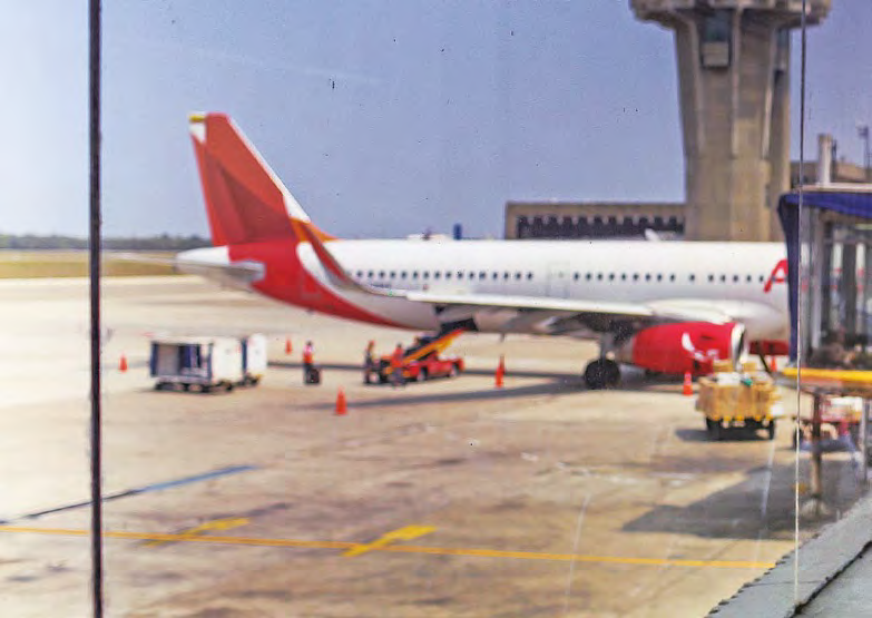 Modernización del Aeropuerto de Barranquilla COLOMBIA EN CIFRAS (en millones de USD) 2015 2011-2015 Aprobaciones 2.420 7.