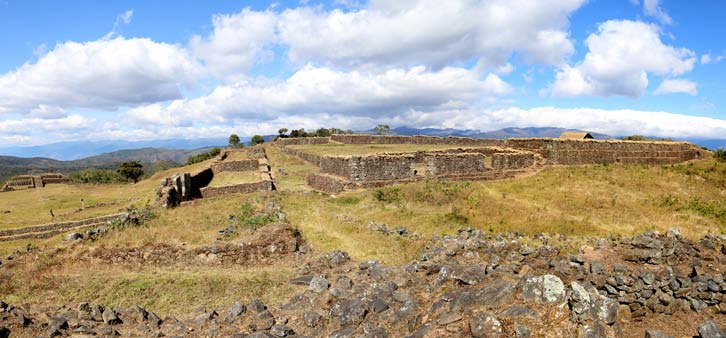 PROYECTO INTEGRAL AYPATE El sitio arqueológico Aypate, ubicado en el actual distrito y provincia de Ayabaca, en la región de Piura, fue construido por los incas durante el siglo XV en una zona de