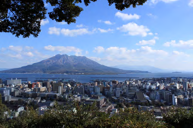 Excursión en KAGOSHIMA (14:00-18:00 hrs. aprox.) La ciudad de Kagoshima es la capital de su prefectura y centro industrial, económico y cultural de la isla de Kyushu.