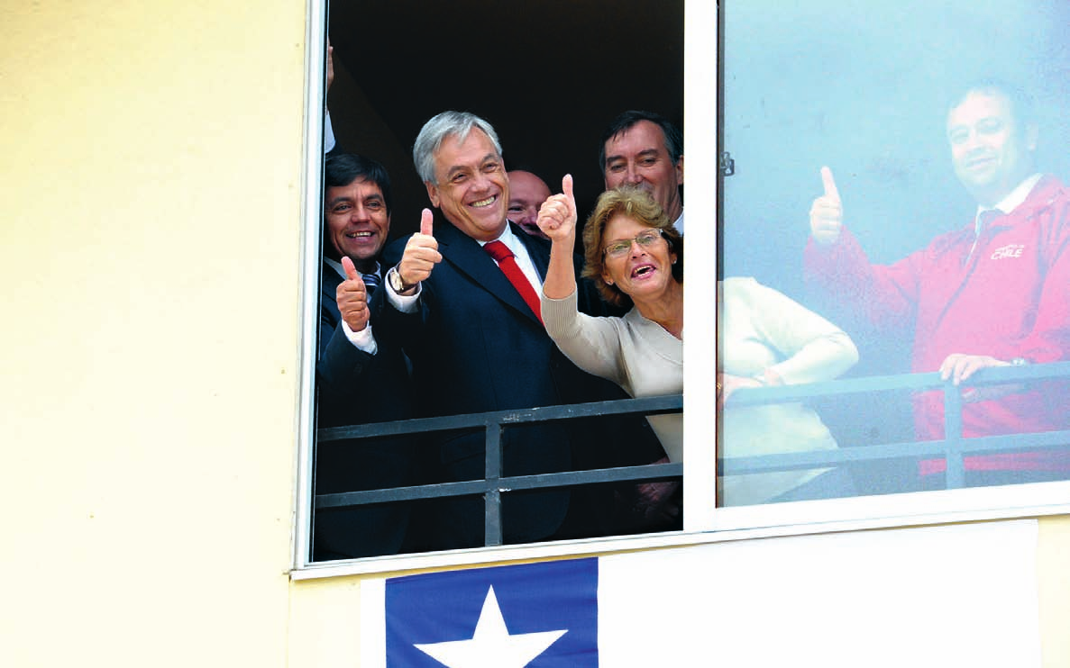 El Presidente de la República, Sebastián Piñera, inaugurando la Villa Bicentenario, en la comuna de Santa Cruz. 20 de diciembre de 2012.
