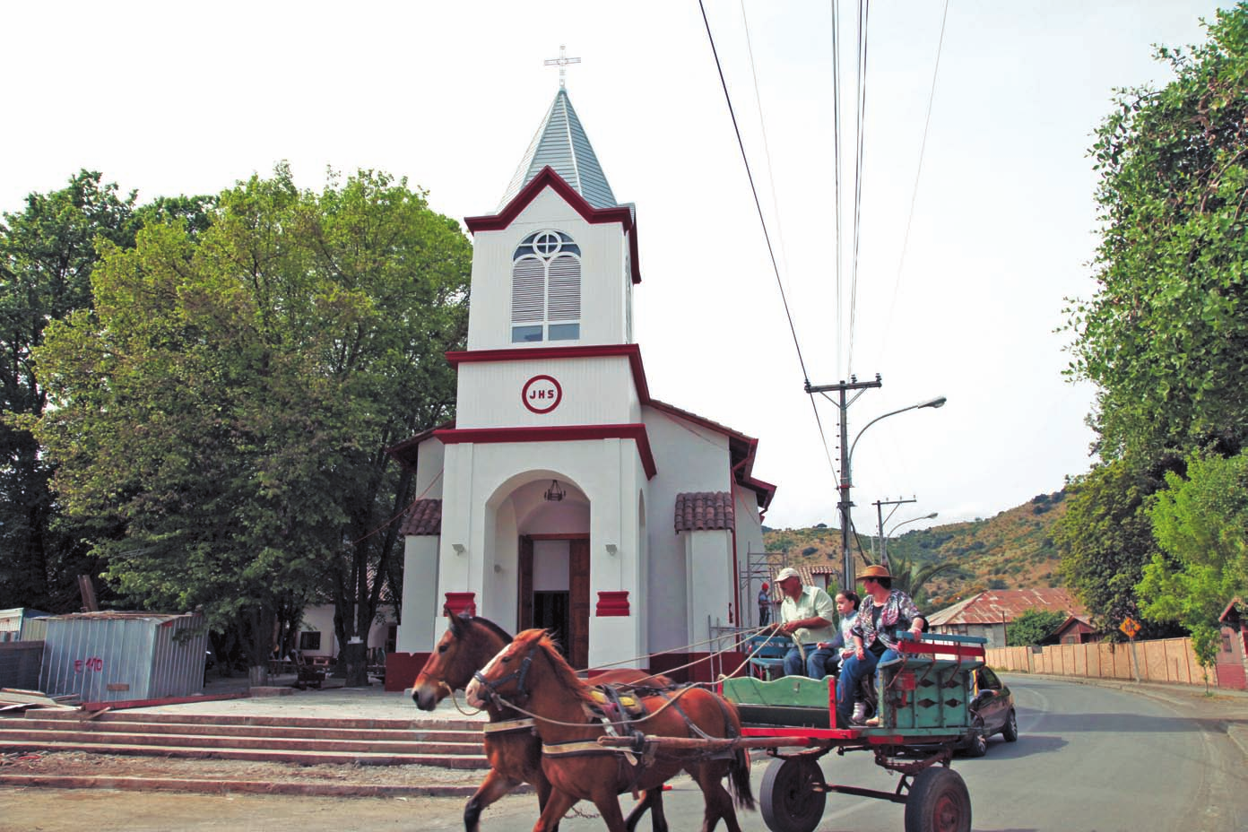 Los vecinos de la localidad de Guacarhue, en la comuna de Quinta de Tilcoco, recuperaron la parroquia Nuestra Señora del Rosario dañada por el 27F, gracias al programa Legado Bicentenario.