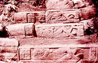 Figura 22. Escalera jeroglífica de Tamarindito.