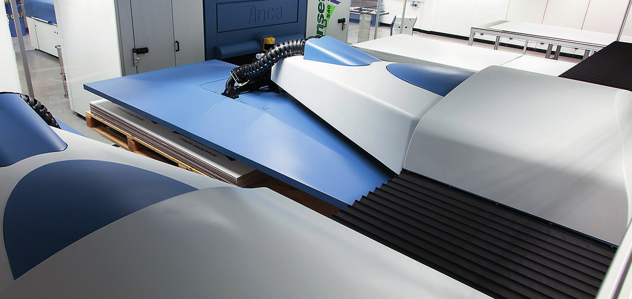 ONSET X DE INCA Manipulación semiautomática 3/4 El sistema de automatización 3/4 le permite imprimir hojas solas, múltiples o hacer impresiones de doble cara en registro.