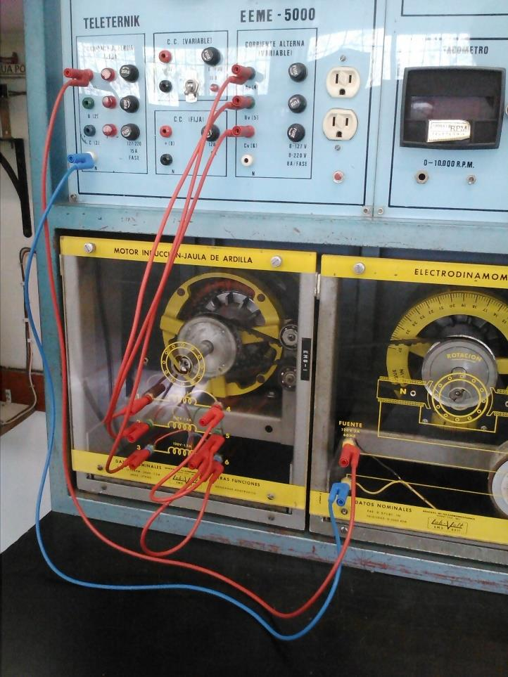 Figura 4-18 Motor JA y Electrodinamómetro alimentados En seguida a esto se toma la lectura de la temperatura que indicaba el termómetro infrarrojo (apuntando el láser al devanado del motor).