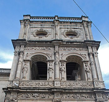 Ayuntamiento de Sevilla Diego de Riaño, (? - 1534) fue un arquitecto español del Renacimiento, conocido principalmente por sus obras en estilo plateresco.