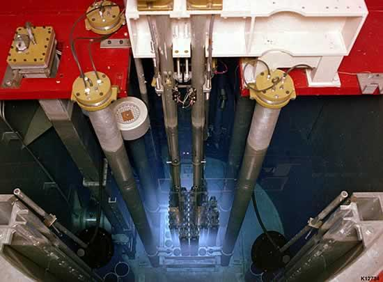 Radiación de Čerenkov Observada en reactores nucleares, causada por neutrones