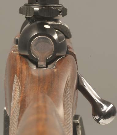 Esteller, distribuidor de Heym en España y Portugal, comercializa actualmente tanto los rifles de cerrojo como los exprés.