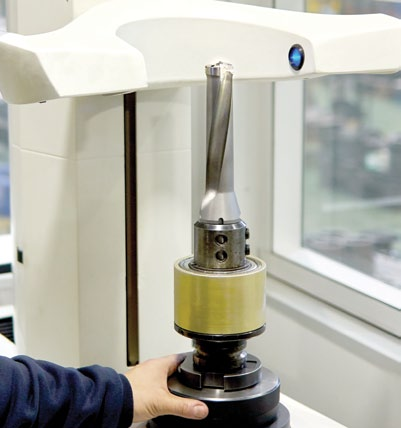 SOBRE NOSOTROS AMOB S.A. fabrica una de las mayores gamas de equipos especializados para la industria de curvado de tubos y perfiles a nivel mundial.