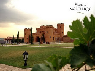 Valles de Sadacia. 7. BODEGAS - CASTILLO DE MAETIERRA Es la única bodega de La Rioja especializada en vinos blancos.