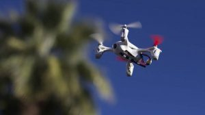 Qué debes saber (y comprar) para dar tus primeros pasos en el mundo de los drones Pilotar por primera vez un dron no es precisamente sencillo, pero hay modelos suficientes (y presupuestos de lo más