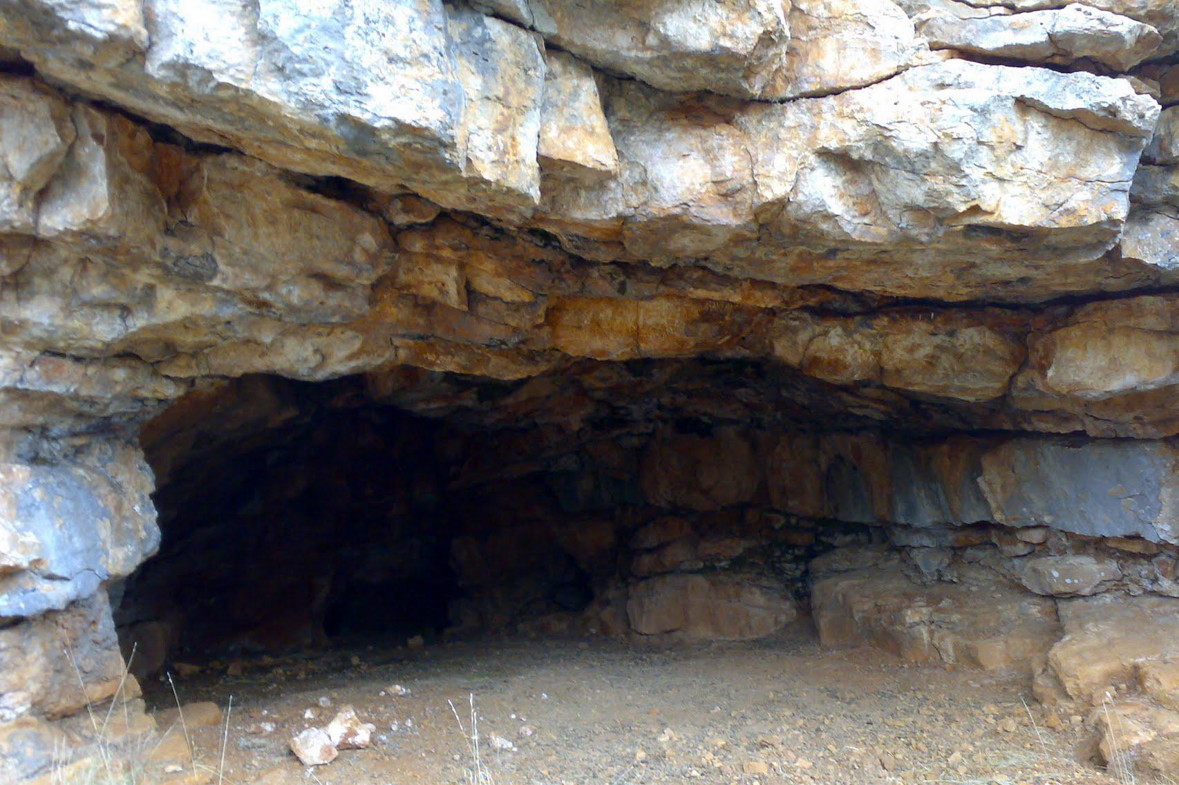 Cueva en El Horcajo.