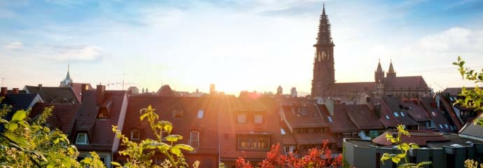 Friburgo es una ciudad universitaria en el sudoeste de Alemania con unos 200.000 habitantes y una historia de más de 900 años.