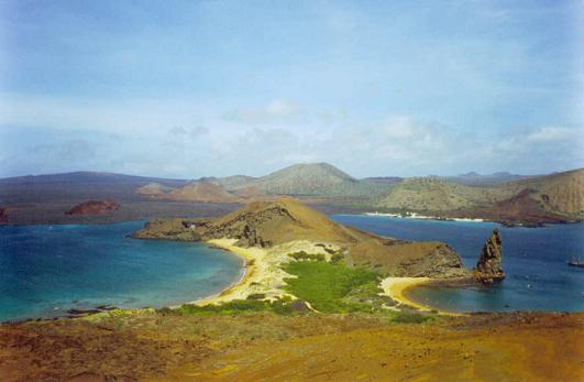 ISLAS GALAPAGOS Las Galápagos abarcan 13 islas principales, 17 islotes y decenas de rocas antiguas.