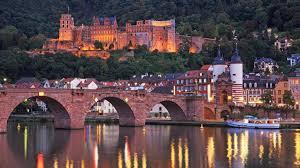 12 de Octubre Estrasburgo Heidelberg - Frankfurt Madrid Desayuno. Salida hacia la ciudad de Heidelberg. Visita del casco antiguo, que encantó a poetas, músicos y artistas del romanticismo.