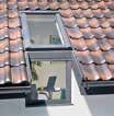 TAPAJUNTAS EHN se adapta a la instalación de ventana de tejado sobre material de cubierta ondulado, todo tipo de tejas de hasta 90 mm de canto y cubiertas metálicas de perfil alto.