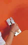 Applicare una mano di stesura con Stucco Mitiko colorato previamente con la Esencia e lasciar asciugare 4 ore.