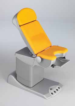 regulable eléctricamente desde 600 mm hasta 900 mm. Altura entre la base del sillón y el asiento: 550 mm.