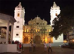 CASCO ANTIGUO Recorreremos las calles del Casco Antiguo observando su bella arquitectura, las