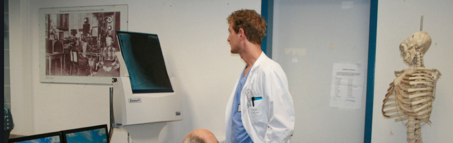 Estudio de casos La clínica radiológica del centro clínico de Bremen prueba los productos VIDAR para ampliar el concepto de presentación en sala proporcionado por Larivière El software