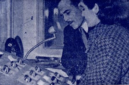 Imagen 20. Locutores en el estudio de la Torre Nadal Fuente: Arxiu Comarcal del Baix Llobregat. Alba de febrero de 1951, núm. 38, p. 6. Fotos Vila. Imagen 21.